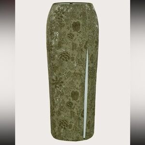 Women’s Plus Size Floral Print Split Thigh Velvet Skirt NWOT